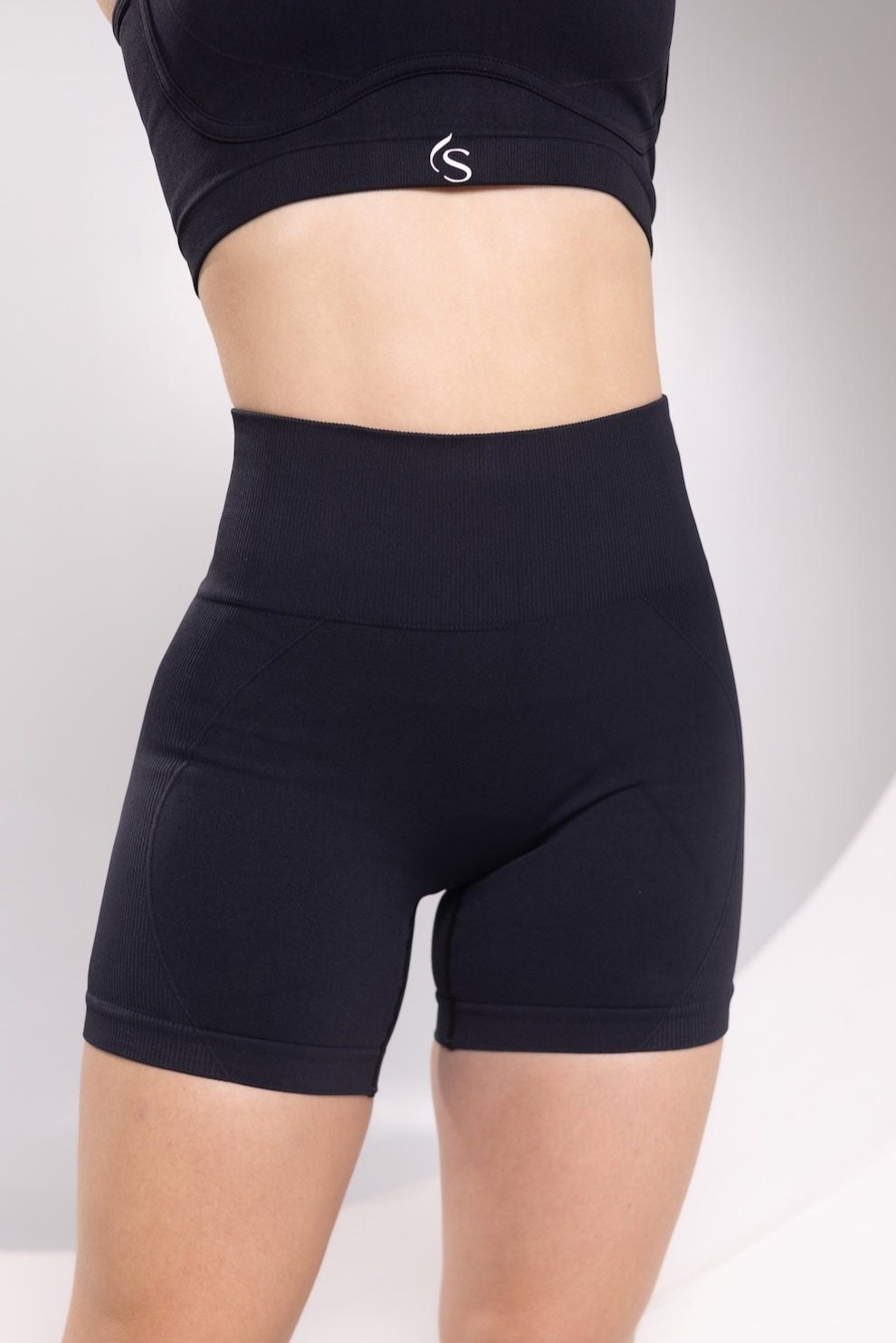 Tejido seamless cuenta con un diseño aerodinámico, confeccionado con telas de la más alta calidad, control y ajuste&nbsp; de abdomen, sin costuras.