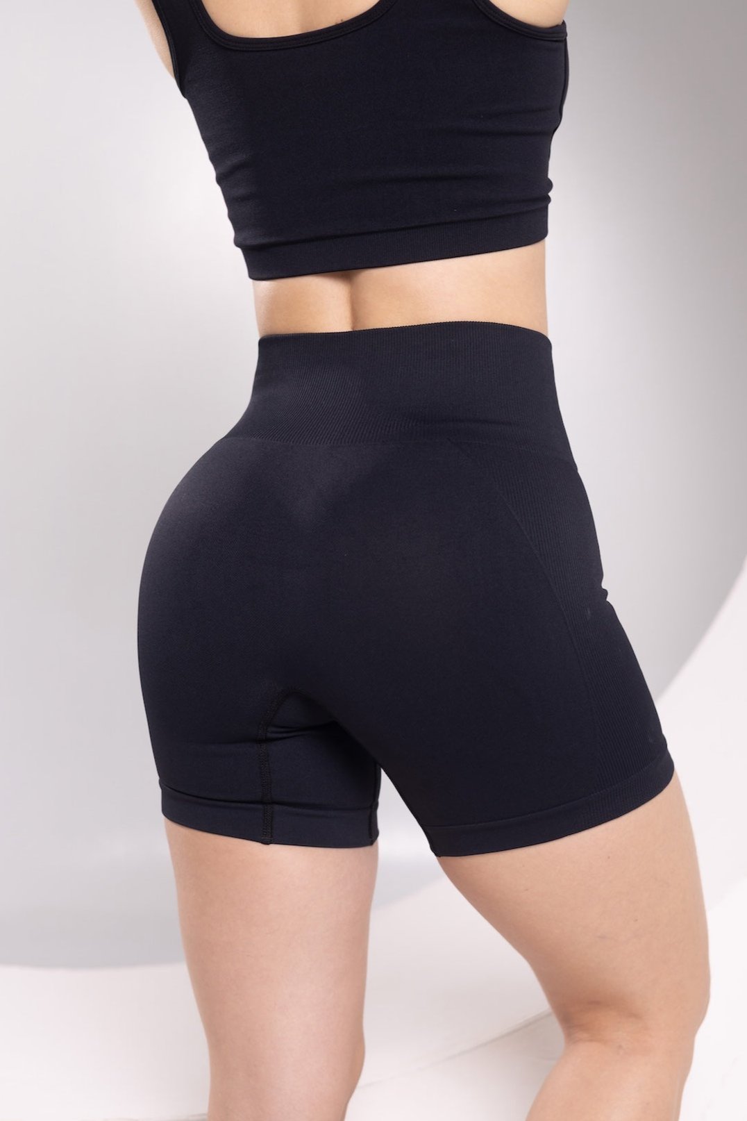 Tejido seamless cuenta con un diseño aerodinámico, confeccionado con telas de la más alta calidad, control y ajuste&nbsp; de abdomen, sin costuras.